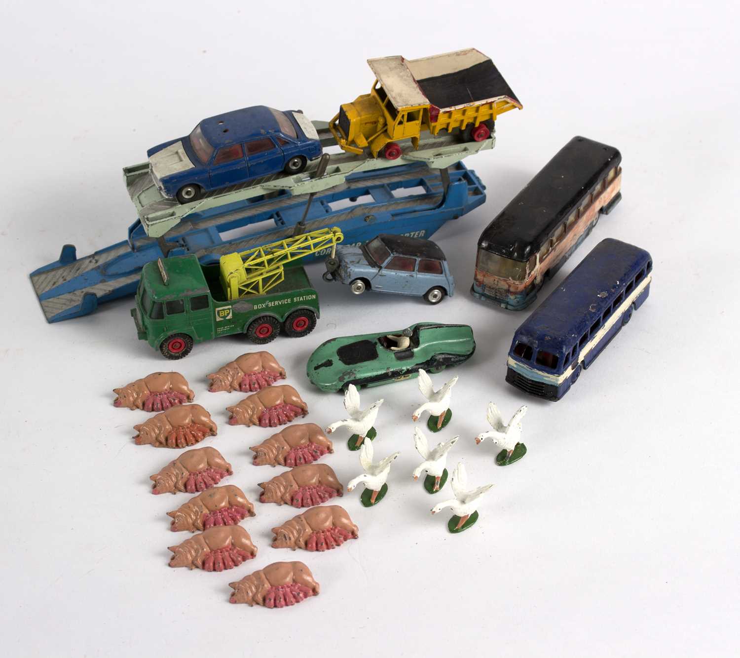 Lot 263 - A small quantity of Corgi and Dinky cars, a