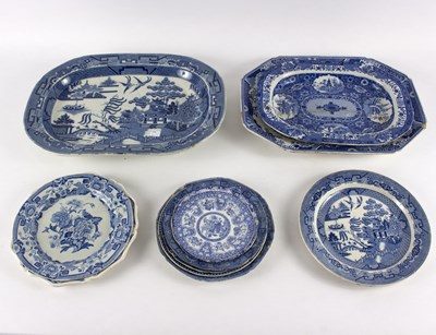 Lot 306 - A small group of blue and white pottery to...