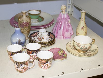 Lot 326 - A group of Royal Worcester porcelain to...