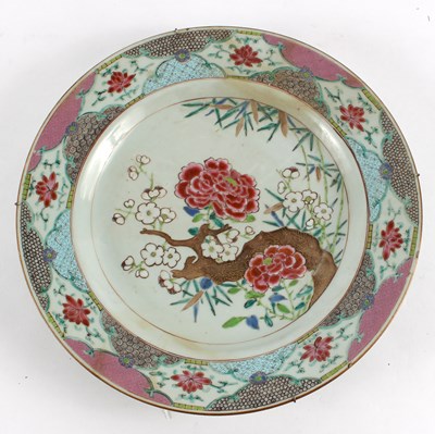 Lot 362 - A Chinese famille rose plate enamelled with a...