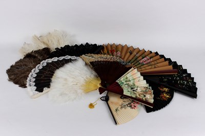 Lot 372 - A group of various fans to include ostrich...