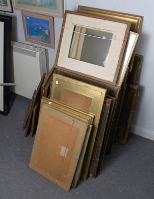 Lot 663 - A large collection of picture frames