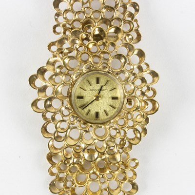 Lot 1118 - A lady's 9ct gold cased wristwatch, 1960s, the...