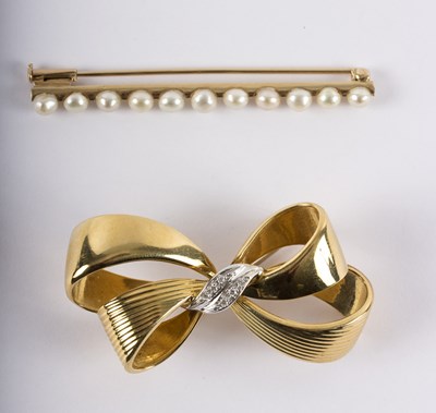 Lot 1156 - An 18ct gold brooch in the form of a ribbon...