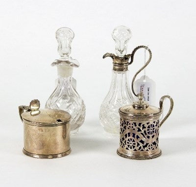 Lot 51 - A Georgian silver mustard, London 1834, with...