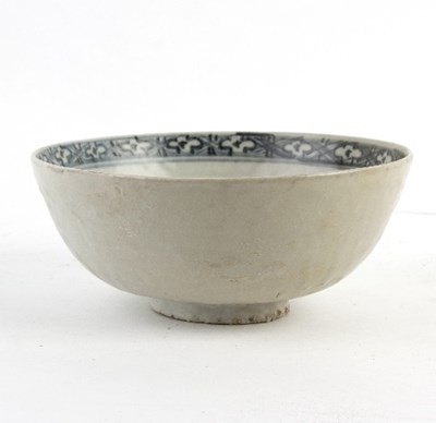 Lot 244 - A Chinese Hongzhi/Zhengde blue and white...