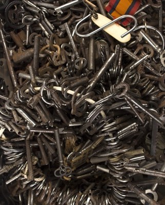 Lot 413 - A large quantity of various keys and padlocks