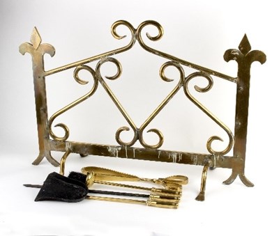 Lot 452 - A brass fireguard with scrolling decoration,...