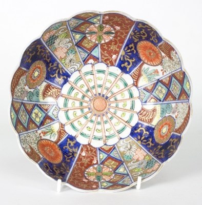 Lot 20 - A late 19th Century Japanese Imari bowl, with...