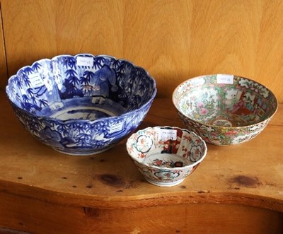 Lot 21 - A late 19th Century Japanese Imari bowl,...