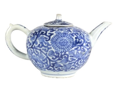 Lot 27 - A Chinese blue and white teapot, Yongzheng, of...