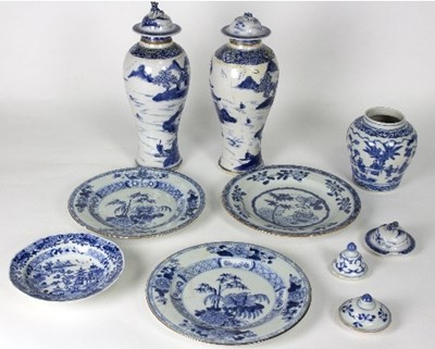 Lot 31 - A quantity of Chinese blue and white porcelain,...