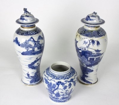 Lot 31 - A quantity of Chinese blue and white porcelain,...
