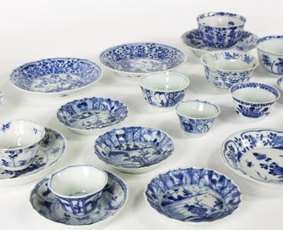 Lot 32 - A collection of Chinese blue and white tea...