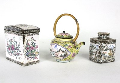 Lot 49 - Three pieces of Canton enamel, 18th/19th...