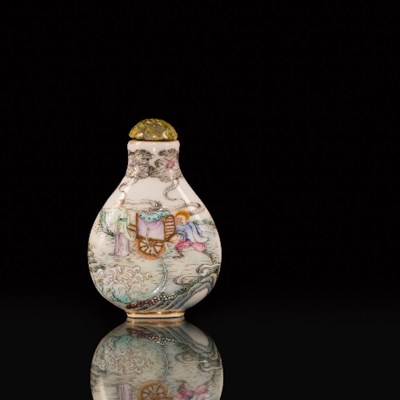 Lot 84 - A Chinese porcelain snuff bottle, Daoguang...