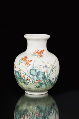 Lot 89 - A Chinese porcelain baluster vase, Republic...