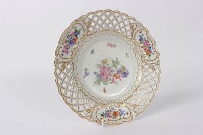 Lot 124 - A Meissen reticulated cabinet plate, circa...