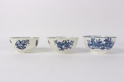 Lot 125 - Three Worcester blue and white printed slop...