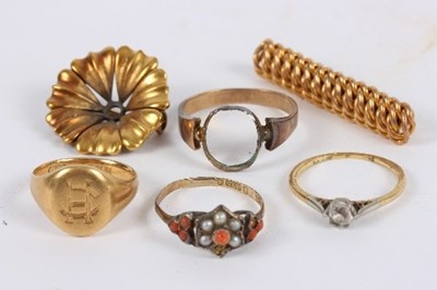 Lot 185 - An 18ct gold signet ring, approximately 7.3gm,...