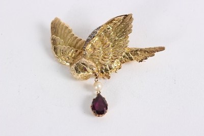 Lot 196 - A diamond and ruby brooch formed as a bird in...