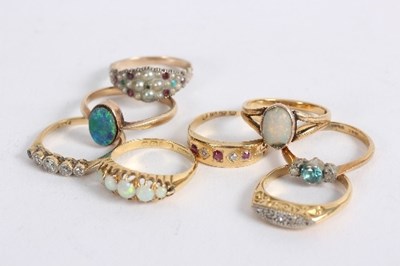 Lot 199 - A quantity of gem set rings to include a...