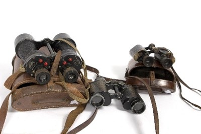 Lot 473 - A group of various binoculars and cameras to...