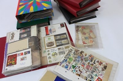 Lot 542 - Approximately 350 first day covers and...