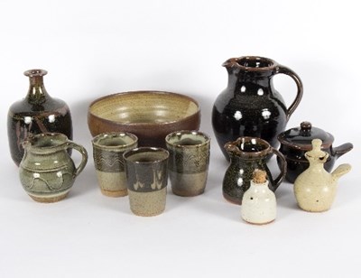 Lot 134 - A quantity of mainly Winchcombe pottery, to...