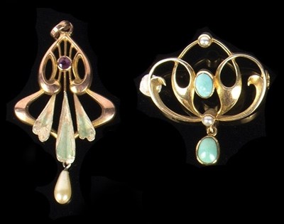 Lot 527 - A Murrle Bennett & Co. brooch in 15ct gold set...