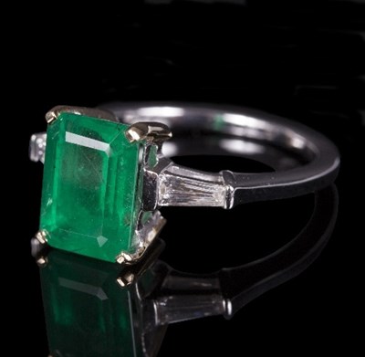 Lot 536 - An emerald and diamond dress ring, the central...