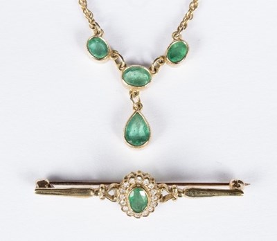 Lot 564 - An emerald necklace, the four stones in...