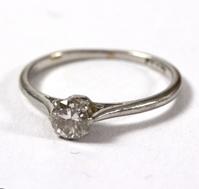 Lot 606 - A diamond solitaire ring, measuring...