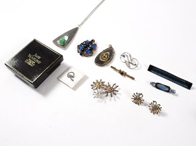 Lot 615 - A Scottish silver brooch, S S, Edinburgh 1899,...