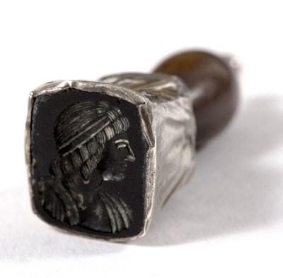 Lot 648 - An intaglio carved desk seal, possibly 17th...