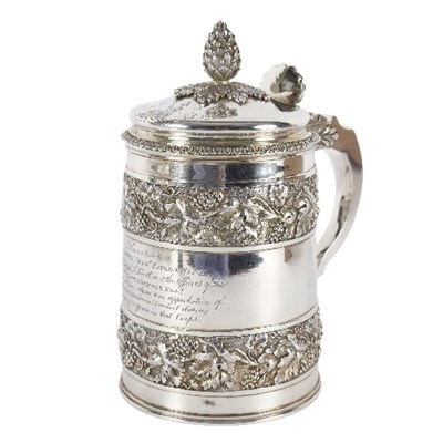 Lot 674 - A George III silver and silver-gilt tankard,...