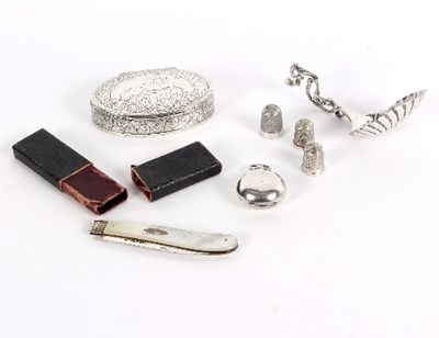 Lot 689 - An oval silver snuff box, FWT Ltd, Birmingham...