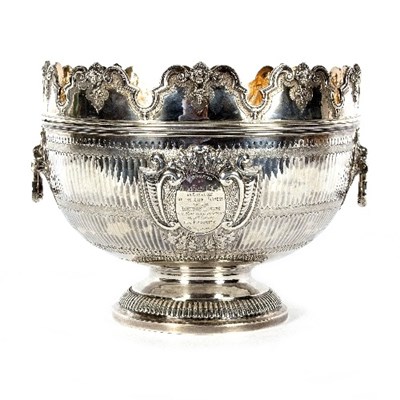 Lot 720 - A Victorian silver monteith, Robert Harper,...