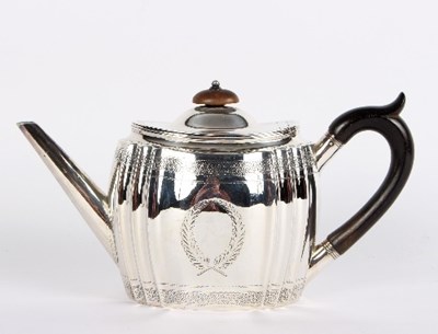 Lot 733 - A Victorian silver teapot, Edward Hutton,...