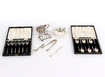 Lot 748 - A set of six seal top coffee spoons, Sheffield...