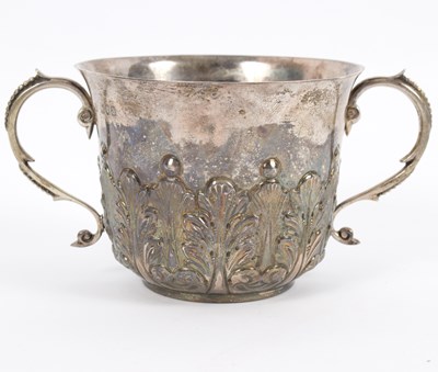 Lot 21 - A late 17th Century style silver porringer,...