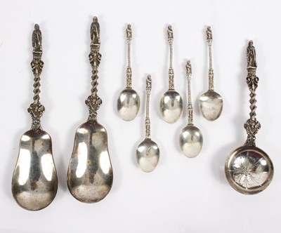 Lot 22 - A silver strawberry serving set, William...