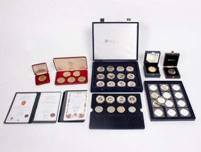 Lot 65 - A quantity of Queen Elizabeth II commemorative...