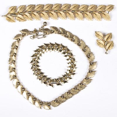 Lot 93 - A Trifari gilt metal necklace of linked leaf...