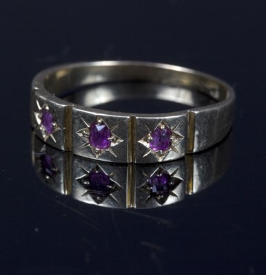 Lot 119 - An Edwardian ruby three-stone ring set in 15ct...