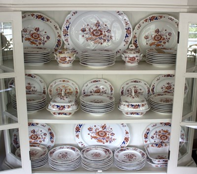 Lot 178 - A Chamberlain's Worcester dinner service of...