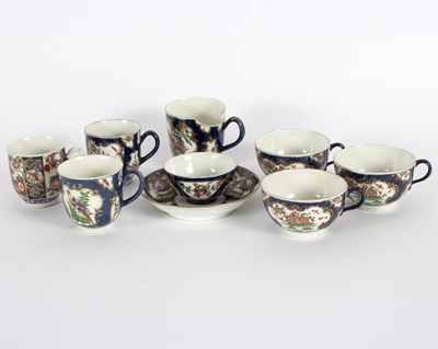 Lot 194 - A group of Worcester blue scale ground tea and...