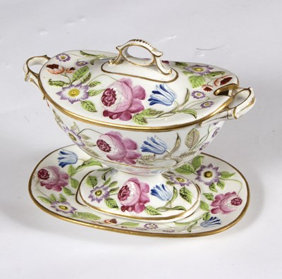 Lot 255 - An English porcelain sauce tureen, cover and...