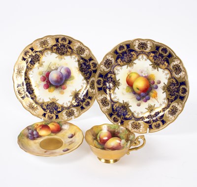 Lot 270 - A pair of Royal Worcester porcelain cabinet...