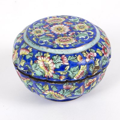 Lot 315 - A Cantonese enamel box, 19th Century,...